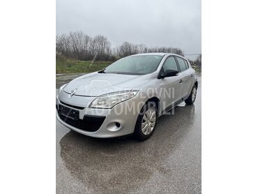 Renault Megane , 3.690 €, 2011. Hečbek, Benzin | 1598 cm3, 205.615 km, 74kW (101 KS), Manuelni 5 brzina, 4/5 vrata, 5 sedišta, Kragujevac