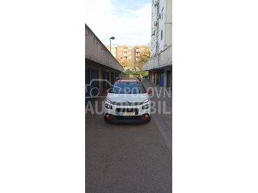Citroen C3 1.2 Feel/Bicolor, 8.000 €, 2019. Hečbek, Benzin | 1199 cm3, 78.000 km, 61kW (83 KS), Manuelni 5 brzina, 4/5 vrata, 5 sedišta, Beograd
