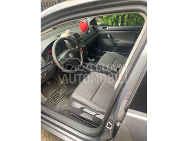 Volkswagen Golf 5, 2.400 €, 2005. Hečbek, Benzin | 1390 cm3, 201.000 km, 55kW (75 KS), Manuelni 5 brzina, 4/5 vrata, 5 sedišta, Bačka Topola