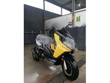 Benelli x 49 (može zamena), 700 €, 2008. , 49 cm3, 14.000 km, 3kW (4 KS), Scooter, Surdulica