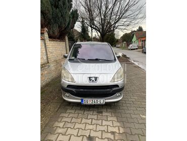 Peugeot 1007 1.4, 2.050 €, 2005. Kupe, Benzin + Gas (TNG) | 1399 cm3, 210.111 km, 55kW (75 KS), Manuelni 5 brzina, 2/3 vrata, 4 sedišta, Subotica