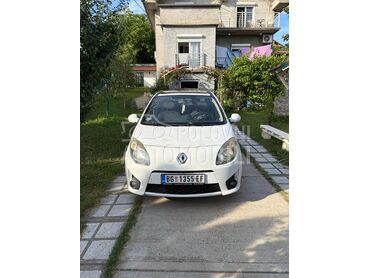 Renault Twingo, 2.100 €, 2008. Hečbek, Benzin | 1149 cm3, 199.713 km, 43kW (58 KS), Manuelni 5 brzina, 2/3 vrata, 4 sedišta, Beograd
