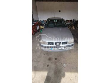 Seat Ibiza 1.4 mpi (može zamena), 850 €, 2000. Hečbek, Benzin | 1390 cm3, 200.000 km, 44kW (60 KS), Manuelni 5 brzina, 2/3 vrata, 5 sedišta, Veliki Popović