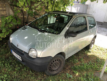 Renault Twingo 1.1, 1.700 €, 2003. Hečbek, Benzin | 1149 cm3, 145.000 km, 43kW (58 KS), Manuelni 5 brzina, 2/3 vrata, 4 sedišta, Batajnica