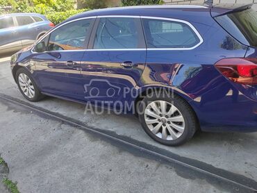Opel Astra J 1,7cdti sportstourer, 4.200 €, 2011. Karavan, Dizel | 1686 cm3, 200.000 km, 74kW (101 KS), Manuelni 6 brzina, 4/5 vrata, 5 sedišta, Beograd