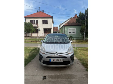 Citroen C4 Picasso ORIG. KM (može zamena), 4.000 €, 2008. Monovolumen (MiniVan), Dizel | 1560 cm3, 228.000 km, 80kW (109 KS), Manuelni 5 brzina, 4/5 vrata, 5 sedišta, Inđija