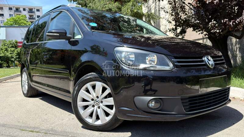 Volkswagen Touran 2012 photo 2