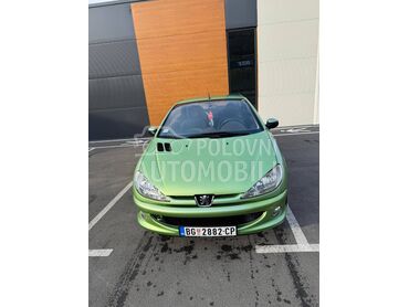 Peugeot 206 206 cc, 2.100 €, 2004. Kabriolet/Roadster, Benzin | 1587 cm3, 120.343 km, 80kW (109 KS), Manuelni 5 brzina, 2/3 vrata, 4 sedišta, Beograd