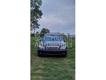 Mercedes Benz C 200 w203 M111 (može zamena), 3.500 €, 2000. Limuzina, Benzin + Gas (TNG) | 1998 cm3, 260.000 km, 120kW (163 KS), Manuelni 6 brzina, 4/5 vrata, 5 sedišta, Kragujevac