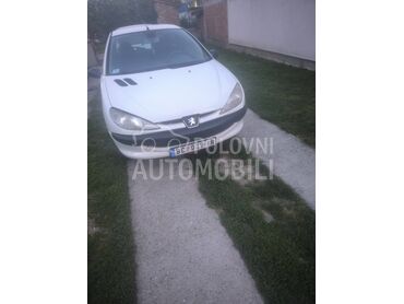 Peugeot 206 , 1.390 €, 2003. Hečbek, Dizel | 1398 cm3, 1.890.000 km, 50kW (68 KS), Manuelni 5 brzina, 2/3 vrata, 5 sedišta, Bogatić
