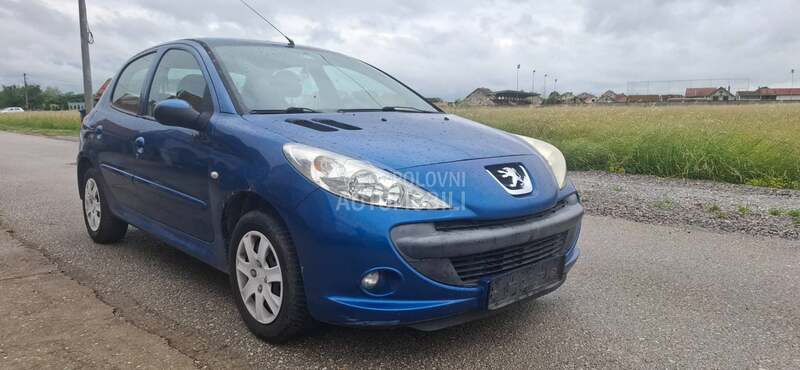 Peugeot 206 Plus 2011 photo 4