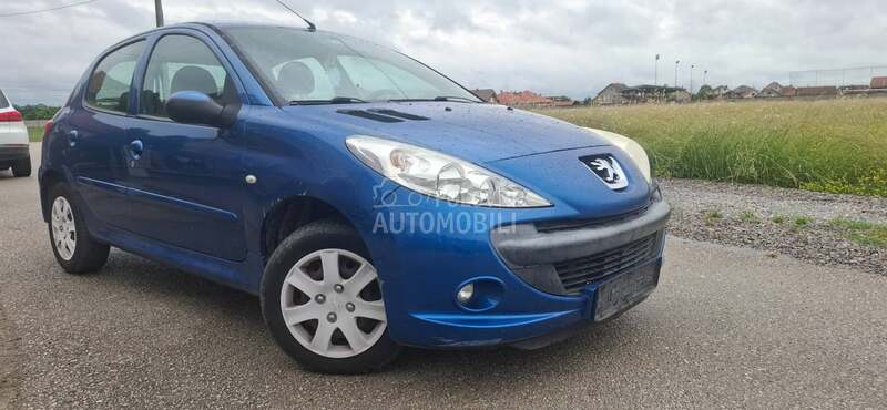 Peugeot 206 Plus 2011 photo 2
