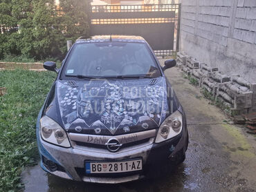 Opel Tigra , 2.700 €, 2008. Kabriolet/Roadster, Benzin + Gas (TNG) | 1364 cm3, 200.000 km, 66kW (90 KS), Manuelni 5 brzina, 2/3 vrata, 2 sedišta, Beograd