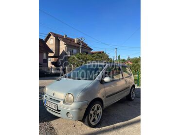 Renault Twingo , 1.150 €, 2004. Hečbek, Benzin | 1149 cm3, 232.323 km, 43kW (58 KS), Manuelni 5 brzina, 2/3 vrata, 4 sedišta, Valjevo