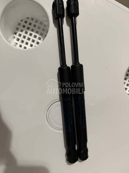 Amortizeri haube F40 original za BMW Serija 1 od 2019. do 2024. god.