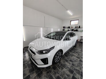Kia pro_cee`d  (može zamena), 13.000 €, 2019. Karavan, Dizel | 1598 cm3, 200.000 km, 100kW (136 KS), Automatski / poluautomatski, 4/5 vrata, 5 sedišta, Vrbas