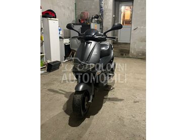 Gilera runner, 1.150 €, 2001. , 200 cm3, 15.000 km, 14kW (19 KS), Scooter, Beograd