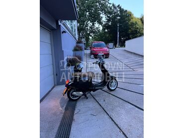 Vespa Primavera, 3.400 €, 2023. , 49 cm3, 2.800 km, 2kW (3 KS), Moped, Beograd