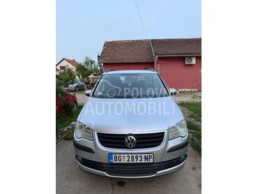 Volkswagen Touran 1.4tsi, 2.600 €, 2009. Monovolumen (MiniVan), Benzin + Metan (CNG) | 1389 cm3, 198.721 km, 110kW (150 KS), Manuelni 6 brzina, 4/5 vrata, 7 sedišta, Beograd