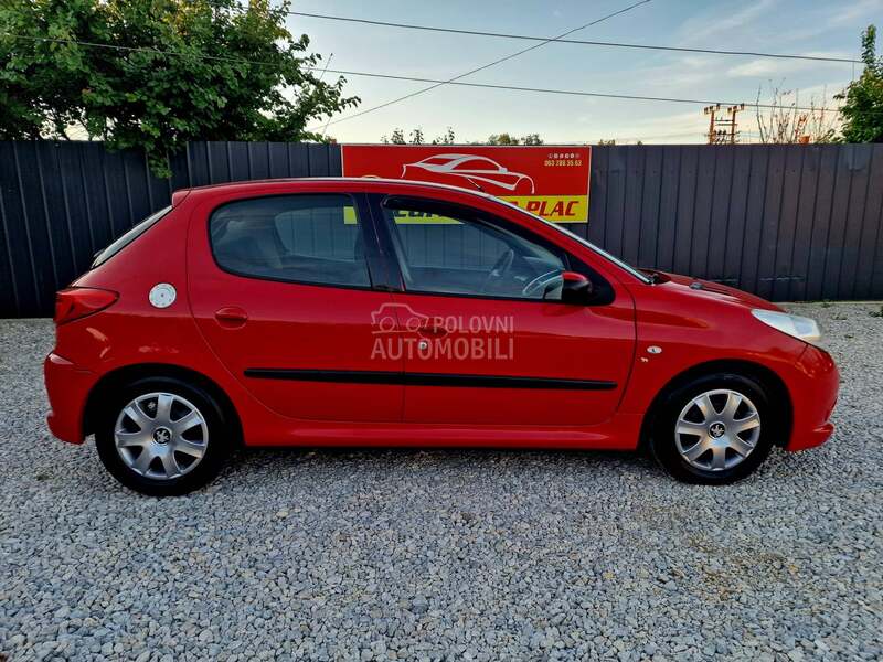 Peugeot 206 Plus 2010 photo 5