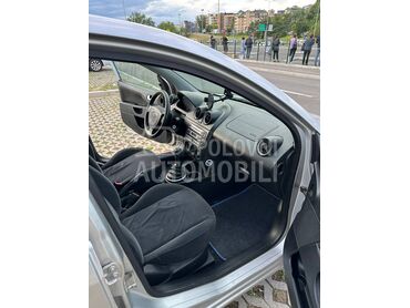Ford Fiesta ford fiesta 1.4 TDCI (može zamena), 1.250 €, 2004. Hečbek, Dizel | 1398 cm3, 183.901 km, 50kW (68 KS), Manuelni 5 brzina, 4/5 vrata, 5 sedišta, Kaluđerica