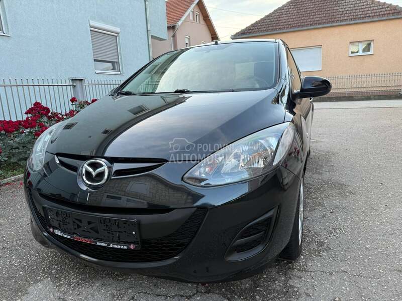 Mazda 2 2015 photo 5