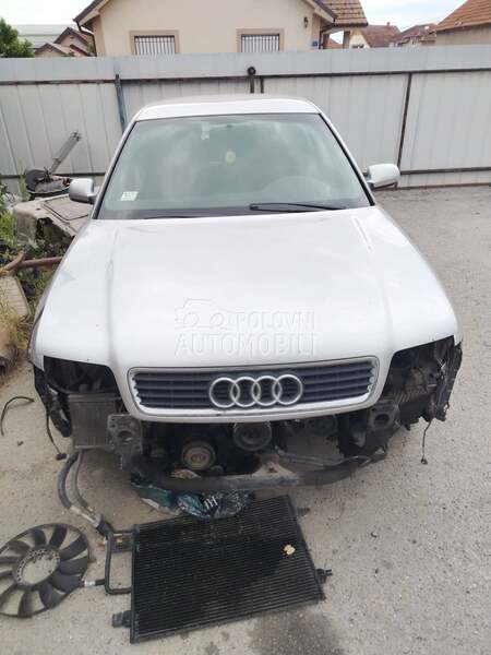 Audi A4 2000. god. -  kompletan auto u delovima