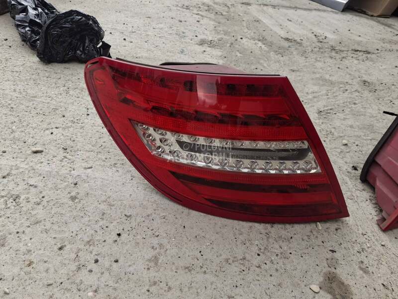 Levo stop svetlo w204 za Mercedes Benz C Klasa