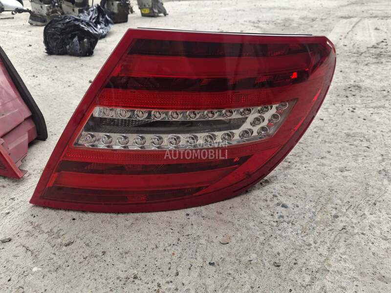 desno stop svetlo w204 za Mercedes Benz C Klasa