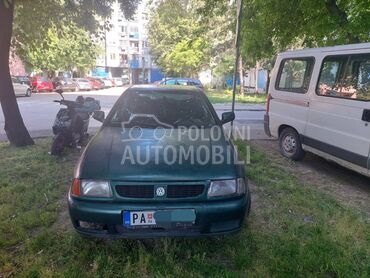 Volkswagen Polo classic nije fiksno, 700 €, 1998. Limuzina, Benzin | 1598 cm3, 291.000 km, 55kW (75 KS), Manuelni 5 brzina, 4/5 vrata, 5 sedišta, Pančevo