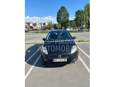 Fiat Grande Punto, 2.500 €, 2007. Hečbek, Dizel | 1248 cm3, 215.000 km, 66kW (90 KS), Manuelni 6 brzina, 4/5 vrata, 5 sedišta, Novi Sad