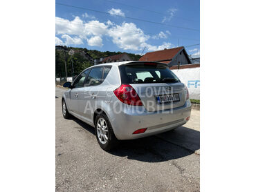 Kia cee`d  (može zamena), 3.500 €, 2009. Hečbek, Dizel | 1991 cm3, 212.261 km, 103kW (140 KS), Manuelni 6 brzina, 4/5 vrata, 5 sedišta, Beograd