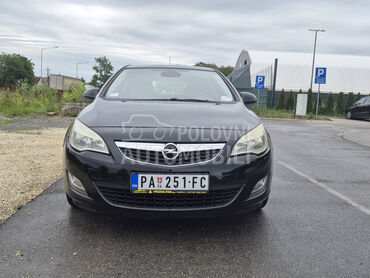 Opel Astra J , 4.700 €, 2010. Hečbek, Dizel | 1248 cm3, 215.000 km, 70kW (95 KS), Manuelni 5 brzina, 4/5 vrata, 5 sedišta, Pančevo