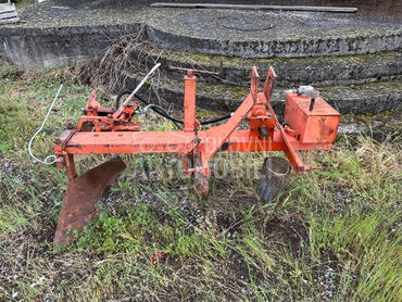 Rinieri plug pipalica, 1.350 €, 2003. , Međuredne mašine, Vinogradarstvo, Nošena, Lipolist