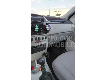 Fiat Punto, 1.600 €, 2004. Hečbek, Benzin | 1368 cm3, 260.000 km, 70kW (95 KS), Manuelni 5 brzina, 4/5 vrata, 5 sedišta, Kragujevac