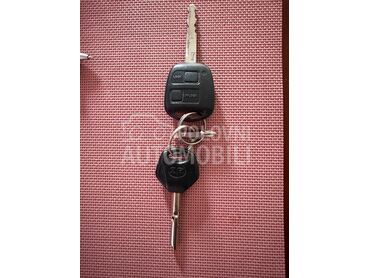 Toyota Yaris, 2.550 €, 2003. Hečbek, Benzin | 1298 cm3, 186.912 km, 64kW (87 KS), Manuelni 5 brzina, 4/5 vrata, 5 sedišta, Beograd