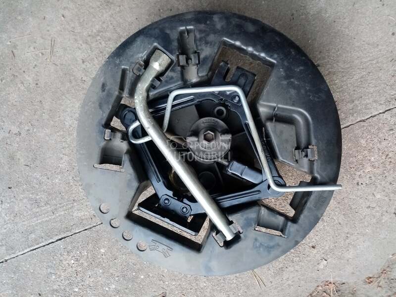 dizalica i kljuc za Fiat Punto
