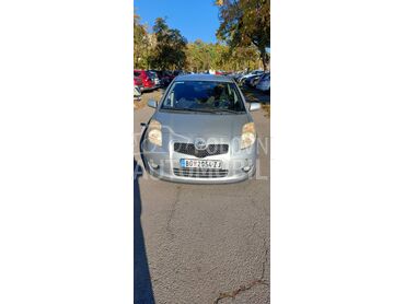 Toyota Yaris 1.3 vvt-i, 3.650 €, 2006. Hečbek, Benzin | 1299 cm3, 240.000 km, 64kW (87 KS), Manuelni 5 brzina, 4/5 vrata, 5 sedišta, Beograd