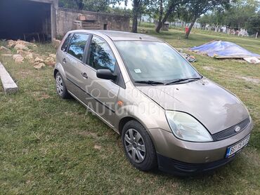 Ford Fiesta 1.4, 1.100 €, 2004. Hečbek, Benzin | 1388 cm3, 250.000 km, 59kW (80 KS), Manuelni 5 brzina, 2/3 vrata, 5 sedišta, Beograd
