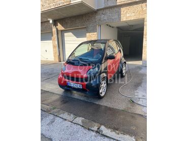 Smart ForTwo 799 cdi, 2.000 €, 2004. Hečbek, Dizel | 799 cm3, 308.000 km, 30kW (41 KS), Automatski / poluautomatski, 2/3 vrata, 2 sedišta, Beograd