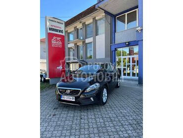 Volvo V40 2.0, 11.000 €, 2015. Hečbek, Benzin | 1984 cm3, 230.000 km, 132kW (179 KS), Automatski / poluautomatski, 4/5 vrata, 5 sedišta, Ćuprija