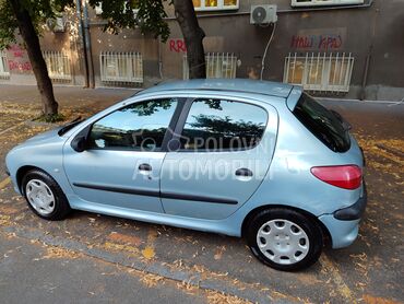 Peugeot 206 1.4, 800 €, 2001. Hečbek, Benzin | 1360 cm3, 199.600 km, 55kW (75 KS), Manuelni 5 brzina, 4/5 vrata, 5 sedišta, Beograd