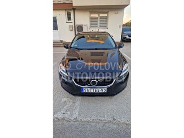 Volvo V40, 9.600 €, 2018. Hečbek, Dizel | 1969 cm3, 258.000 km, 88kW (120 KS), Manuelni 6 brzina, 4/5 vrata, 5 sedišta, Novi Sad