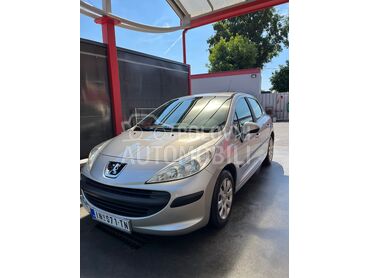 Peugeot 207 Peugeot 207, 2.600 €, 2006. Hečbek, Benzin | 1360 cm3, 220.900 km, 65kW (88 KS), Manuelni 5 brzina, 4/5 vrata, 5 sedišta, Beška