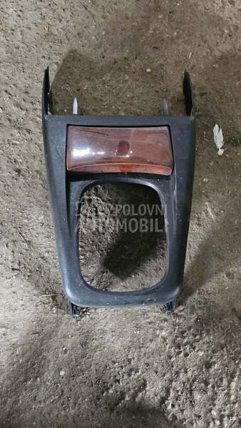 Donja centralna konzola za Volkswagen Passat B5, Passat B5.5 od 1996. do 2005. god.