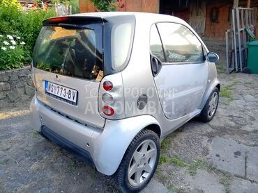 Smart ForTwo 0,6 ForTwo, 950 €, 2001. Kupe, Benzin | 599 cm3, 230.000 km, 40kW (54 KS), Automatski / poluautomatski, 2/3 vrata, 2 sedišta, Novi Sad