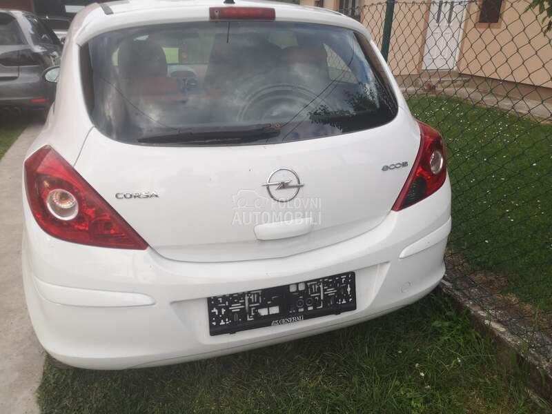 Opel Corsa D 2008 1.0 - kompletan auto u delovima
