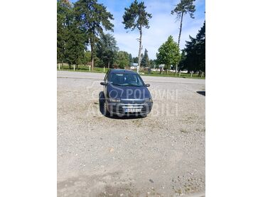 Fiat Punto Punto, 1.000 €, 2002. Limuzina, Benzin | 1200 cm3, 228.000 km, 44kW (60 KS), Manuelni 5 brzina, 4/5 vrata, 5 sedišta, Jevremovac
