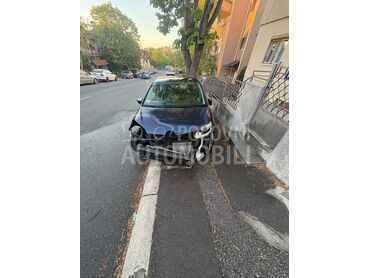 Volkswagen up!, 2.200 €, 2013. Hečbek, Benzin | 999 cm3, 180.000 km, 44kW (60 KS), Manuelni 5 brzina, 4/5 vrata, 4 sedišta, Beograd