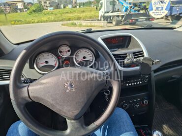 Peugeot 207 1.4, 3.850 €, 2010. Hečbek, Benzin | 1360 cm3, 101.000 km, 55kW (75 KS), Manuelni 5 brzina, 4/5 vrata, 5 sedišta, Čajetina